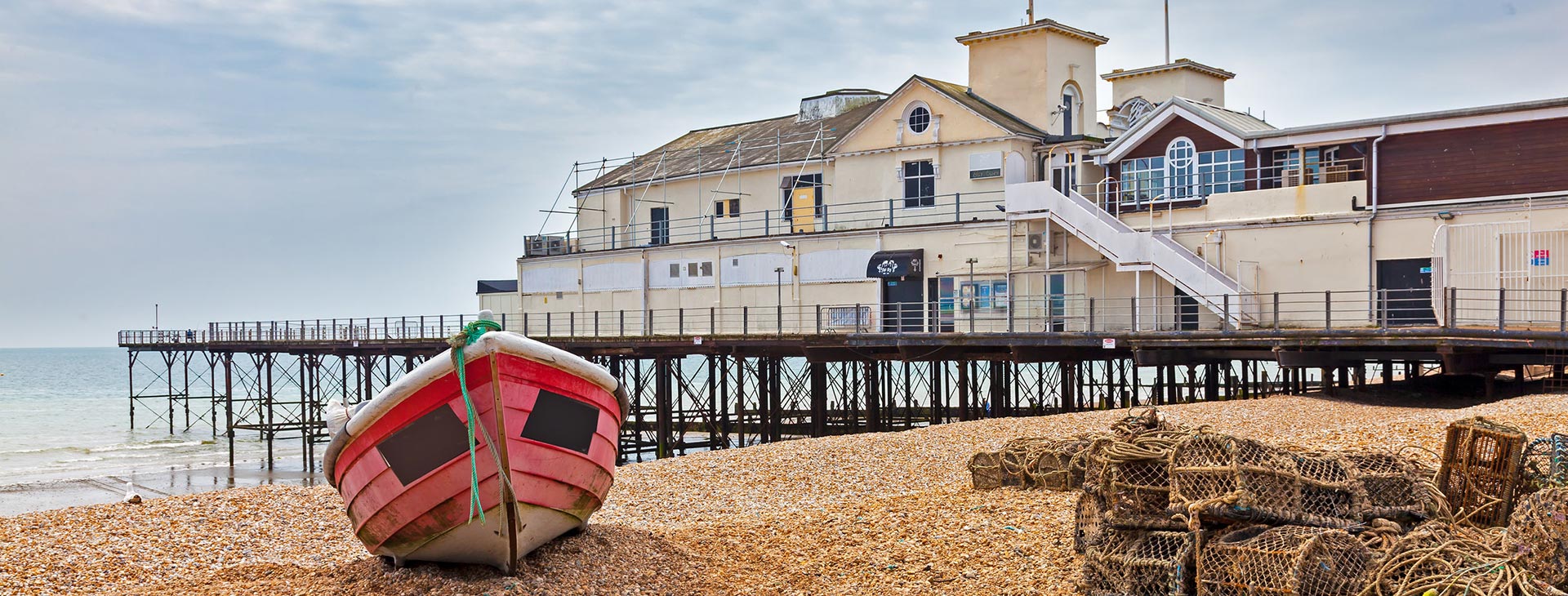 Bognor Regis Pier and boat